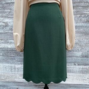 TAHARI ASL Spruce Green Scalloped Skirt, size 4
